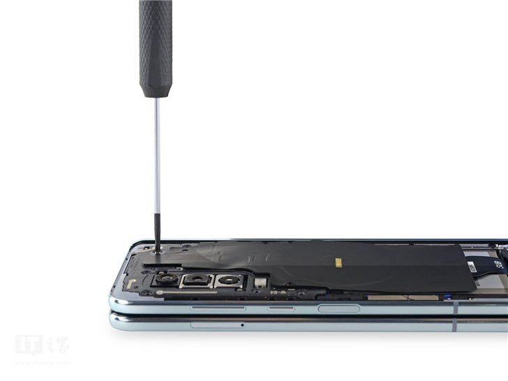 iFixit 再拆三星 Galaxy Fold:胶水太多,维修不易