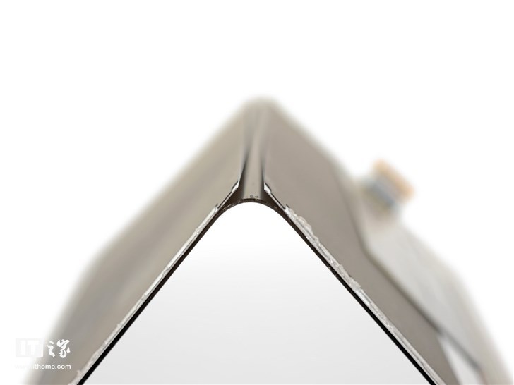 iFixit 再拆三星 Galaxy Fold:胶水太多,维修不易