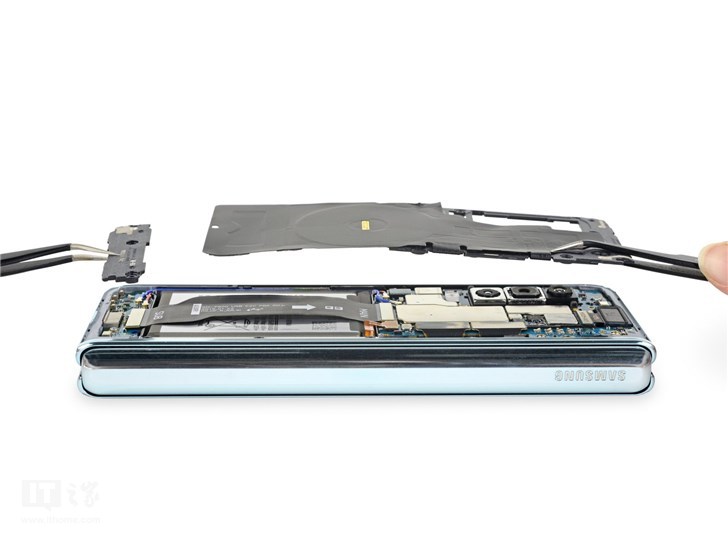 iFixit 再拆三星 Galaxy Fold:胶水太多,维修不易