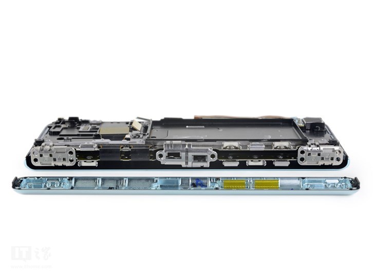 iFixit 再拆三星 Galaxy Fold:胶水太多,维修不易