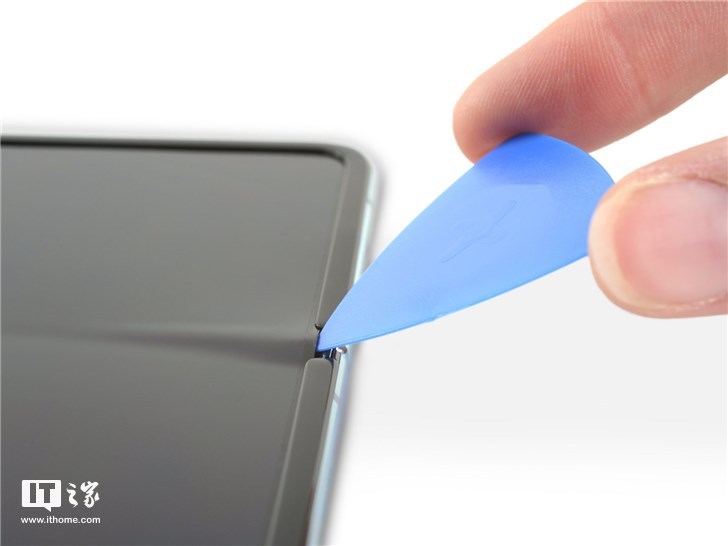 iFixit 再拆三星 Galaxy Fold:胶水太多,维修不易